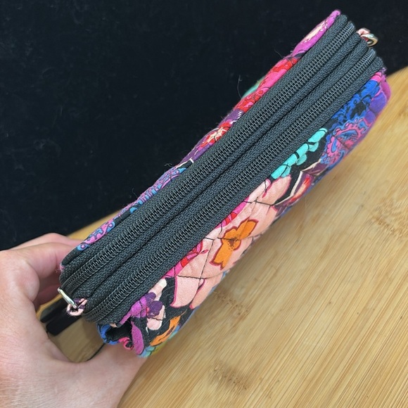 Vera Bradley All In One Fiesta Zip Around Crossbody Wristlet Clutch Wallet NWOT - Picture 4 of 17